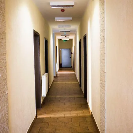 Okecie 39 - I Parking Blisko Lotnisko Okecie Hostel Warschau