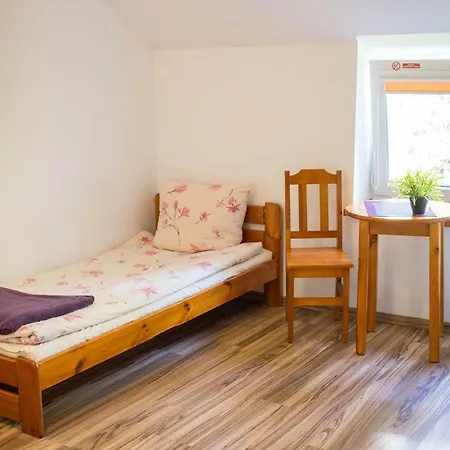 Okecie 39 - I Parking Blisko Lotnisko Okecie * Varsóvia