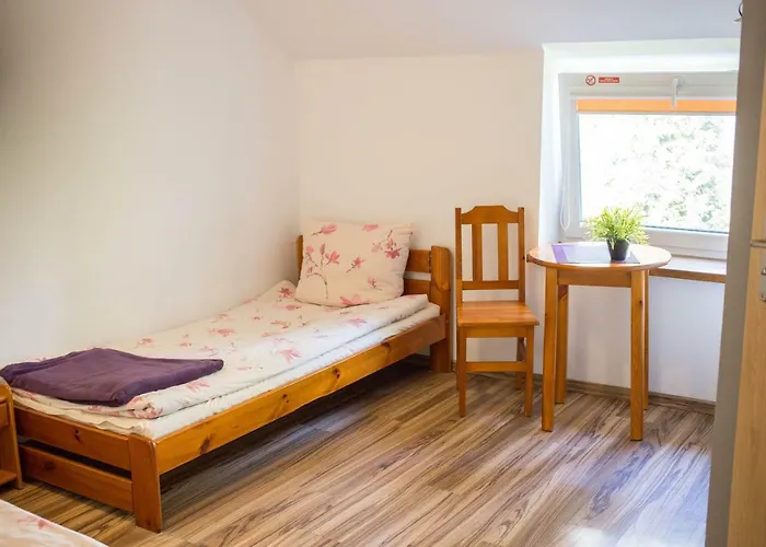 Okecie 39 - I Parking Blisko Lotnisko Okecie * Warszawa