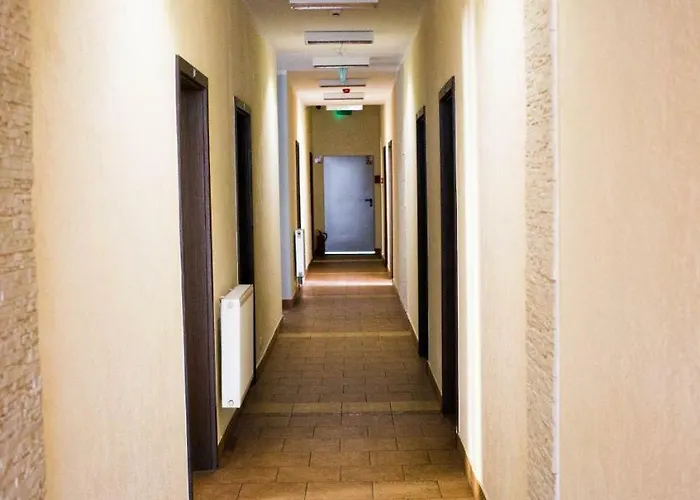 Okecie 39 - I Parking Blisko Lotnisko Okecie Vandrerhjem Warszawa