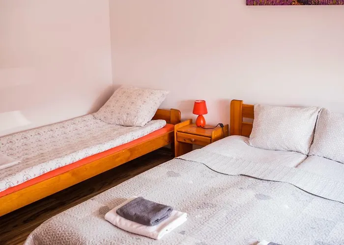 Okecie 39 - I Parking Blisko Lotnisko Okecie Vandrerhjem