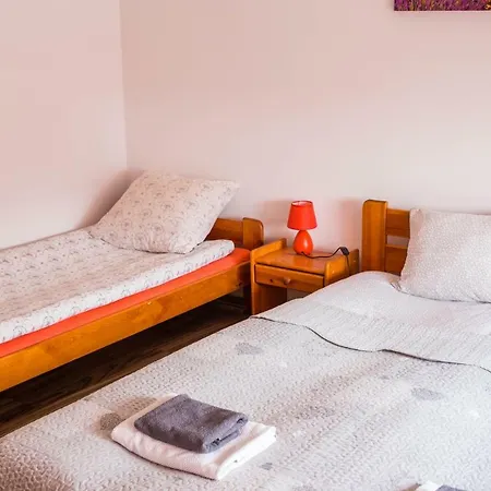 Okęcie 39 - Free Transfer To Airport Hostel