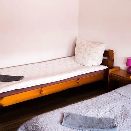 Okecie 39 - I Parking Blisko Lotnisko Okecie * Varsovia