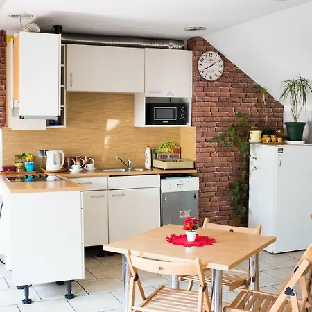 Okecie 39 - I Parking Blisko Lotnisko Okecie Varsovia