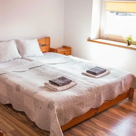 Okecie 39 - I Parking Blisko Lotnisko Okecie Varsovia