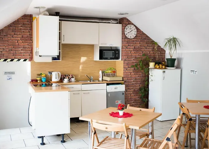 Okecie 39 - I Parking Blisko Lotnisko Okecie Варшава